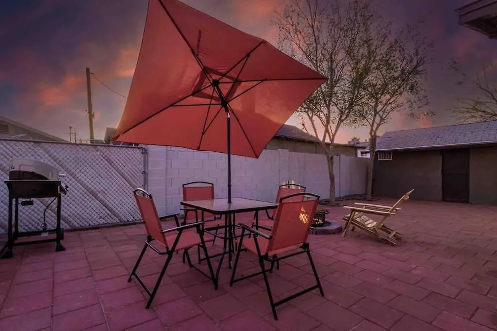Your Downtown Cozy Studio With Backyard Unit C 피닉스